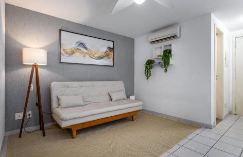 Apartamento com varanda de frente para o MAR - Angra dos Reis - Shopping Piratas - Portaria 24hs - Foto 3