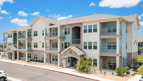 Trenton Sky Suite, Comfort, Pool, Gym, Gated Access - Photo 5