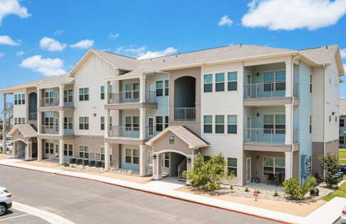 Trenton Sky Suite, Comfort, Pool, Gym, Gated Access - Photo 5