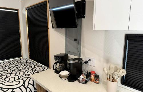 Stylish Modern Tiny House on Wheels with Stunning Mountain Views Near Lone Pine, California - Foto 10