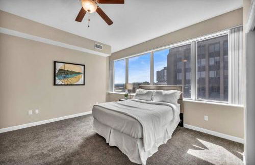 21st Floor Penthouse | Amazing Views of Downtown! - Photo 24