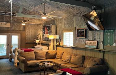 Cozy Barn with Pool Access & Near Lake Conroe - Foto 1