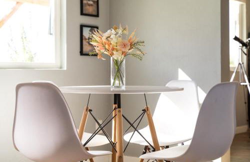 Desert Oasis - Firepit, Stargazing, Kitchen Essentials, 5 Acres, & Joshua Trees - Sleeps 6 Comfortably, 7 with Sofa, 8 Maximum - Foto 5