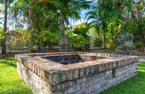 The Garden House Hot Tub Pool and Lush Garden Oasis - Foto 41