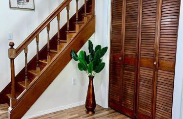 Spacious 4BR home w 2BA, a workspace & king bed! - Foto 68