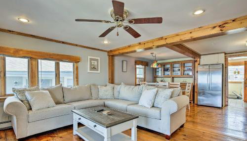 Oceanfront Cape Cod Home with Porch, Yard and Grill! - Foto 3