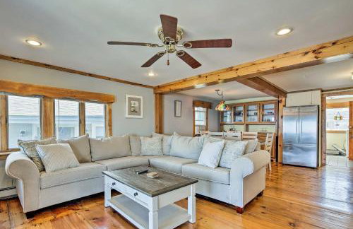 Oceanfront Cape Cod Home with Porch, Yard and Grill! - Foto 3