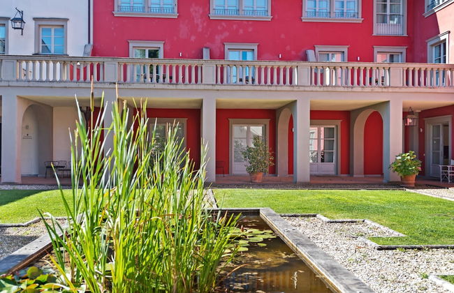 Garden & Wine Country Stay - Photo 33