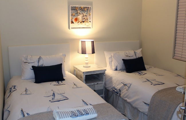 Stay Spectacular - Photo 5