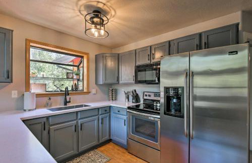 Modern Mountain Chalet Munds Park Retreat with Deck - Foto 4