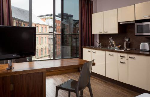 Roomzzz Leeds City - Foto 2