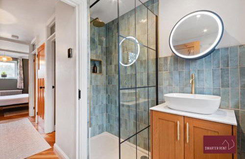 Marlow - Three Bedroom House - Parking - Photo 21