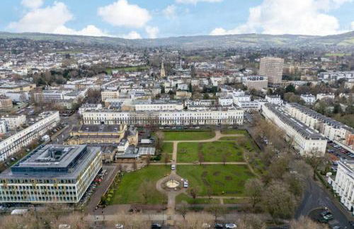 Imperial King apt, Cheltenham centre, dedicated free parking - Photo 26