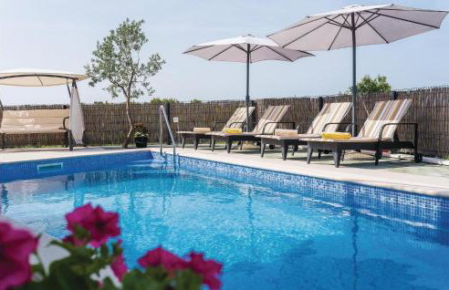 Six-Bedroom Holiday Home In Rogoznica - Foto 7