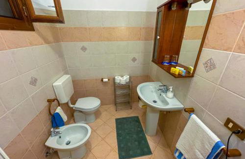 HOST4U - BORGATA VALLONE Apartments with Stunning Garden and Parking - Foto 33