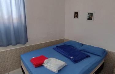 Seu Apto Praia da Costa 2 Sala Quarto Banheiro 1 Cama casal e 2 Camas Solteiro Econômico Local Excelente Ar Cond Frigobar Microondas Tv Todo Seu Centro - Foto 3