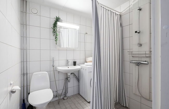 Spacious Downtown Apt with Balcony that Hosts 10 - Foto 16