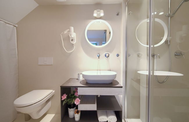 Vibrant and Elegant Downtown Krk Apartments - Photo 40