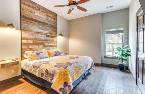 Lavish Retreat with Decks, Steps to Table Rock Lake! - Foto 25