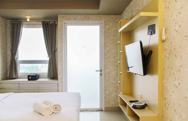 Tidy And Homey Studio Apartment At Mustika Golf Residence - Foto 4