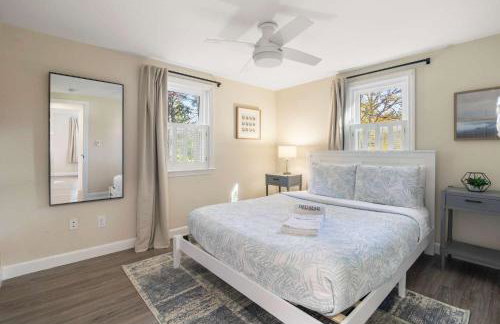 Minutes to Craigville Beach Private Patio and Backyard - Foto 15