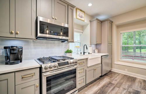 Modern Montgomery Home with Backyard, Deck, and Grill - Photo 10