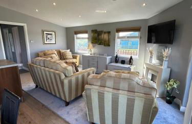 The Lodge - Photo 20