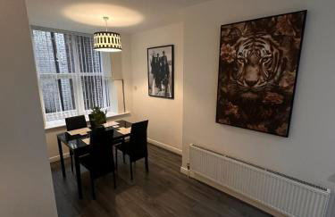 Spacious City Centre 2-Bedroom Apartment by StaySavvy Accommodation - Foto 45