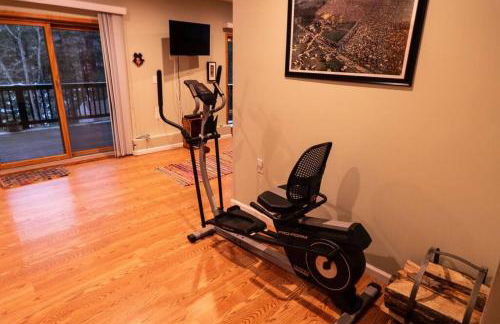 Whimsical Lakefront Chalet - Foto 23