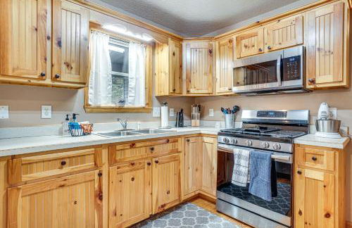 Spacious Home in Helen with Porch and Balcony! - Foto 8