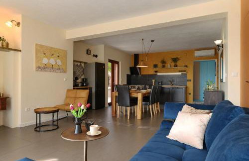 Apartment Serenity with Private Pool Near the Beach - Photo 9