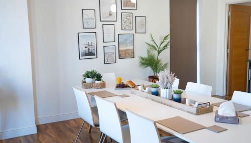 Modern Penthouse with Balcony - Near Beach & Town - Foto 3