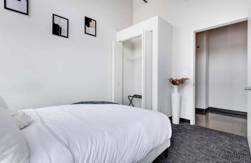 West Loop - City Views With In & Out Parking 1 - Photo 15