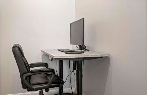 Lakefront Home with Private Beach Access & Hot Tub - Foto 72