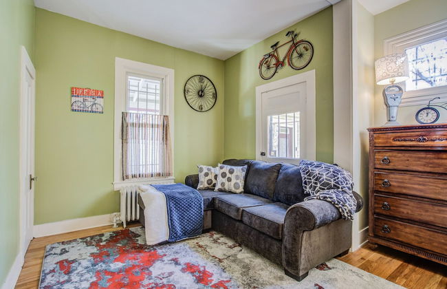 5bddowntown Victorian Charmhot Tub, Firepit - Photo 2