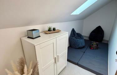 Modern Cocoon Under Roof Parking Close to Tram - Foto 10