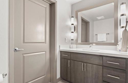 Cozysuites PHX RORO Gym Pool Pets Parking #12 - Photo 20