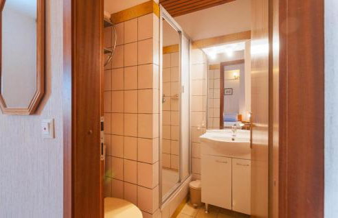 1 Bedroom Lovely Apartment In Splitska - Foto 19
