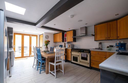 Central Penzance, Modern stylish home, Near Seafront with Gated parking - Photo 5