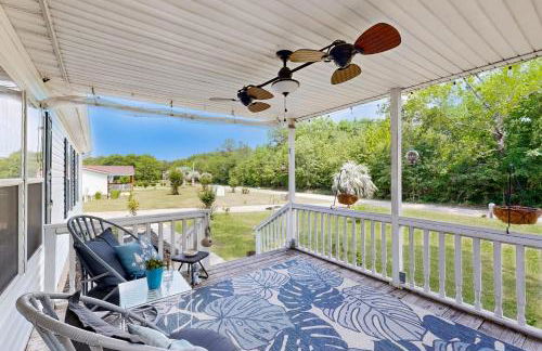 Renovated Retreat with Private Pool and Hot Tub - Photo 22