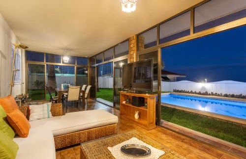 One & Only Sports and Relax Villa by Eden Rentals - Foto 3