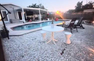 Heated Pool Private Duplex House, BBQ, Parking, WiFi - Foto 56