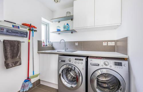 Breathtaking Home with Parking - Pass the Keys - Photo 35