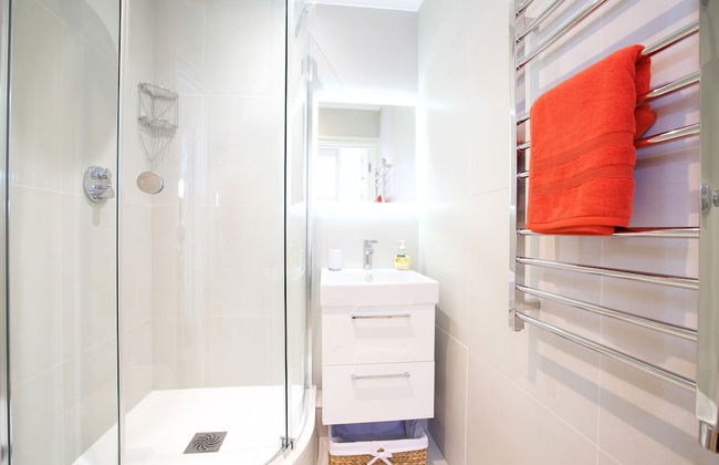 JOIVY English Retro 2BR Apt Near Battersea Park - Photo 21