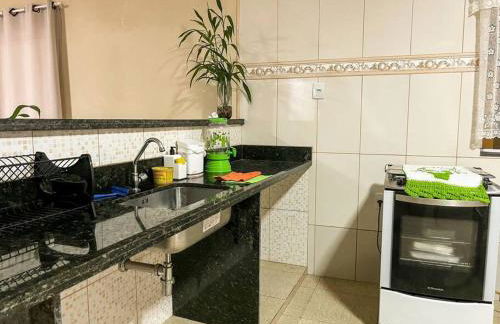 Casa com churrasqueira e piscina, perto de riacho - Foto 13