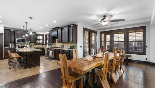 Olympus Luxury - Prime Location - HotTub, Theater and More - Foto 3