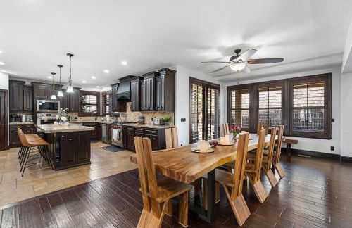 Olympus Luxury - Prime Location - HotTub, Theater and More - Foto 3