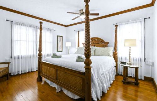 1926 Mediterranean Home with Heated Pool Sleeps 12 - Foto 28