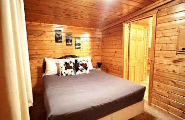 The Red Bears Den, Walk to River & Lake, In Town - Foto 6