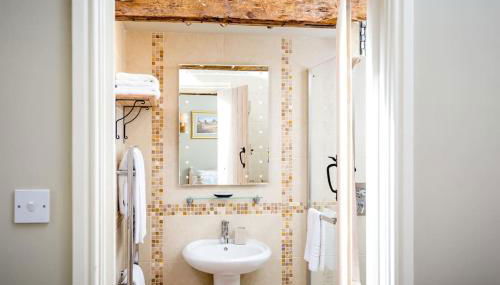 Clematis cottage - Photo 3, towels, Shower